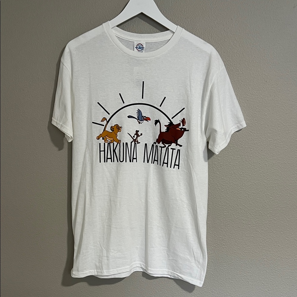 NWT Disney Lion King Hakuna Matata Graphic Tee